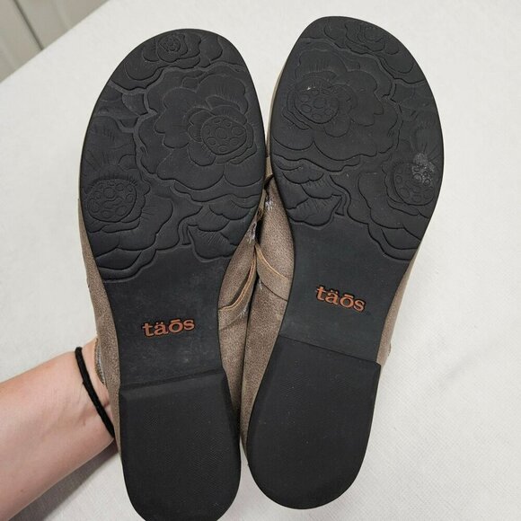 Taos WISH Women's Embroidered Mary Jane Flats Size‎ 7 US / 38 EU Taupe Suede - Picture 6 of 15